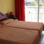 Ponderosa Hotel *