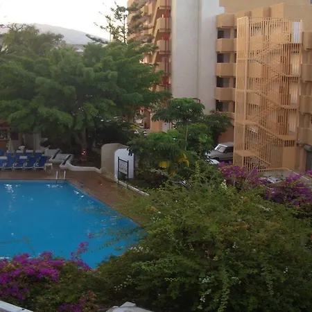 Ponderosa Hotel *