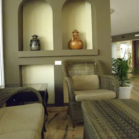 Ponderosa Hotel *